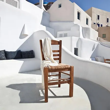 White Villa Oia (Santorini)
