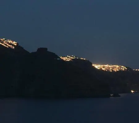 White Villa Oia (Santorini)